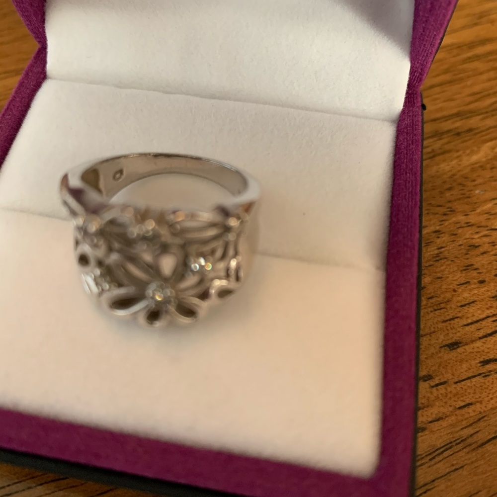 Beautiful flower ring in silver with diamonds - Picture 4 of 6